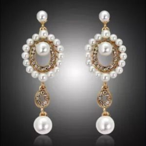 🔥🔥 $10 or 2/$15🔥🔥 Drop earrings